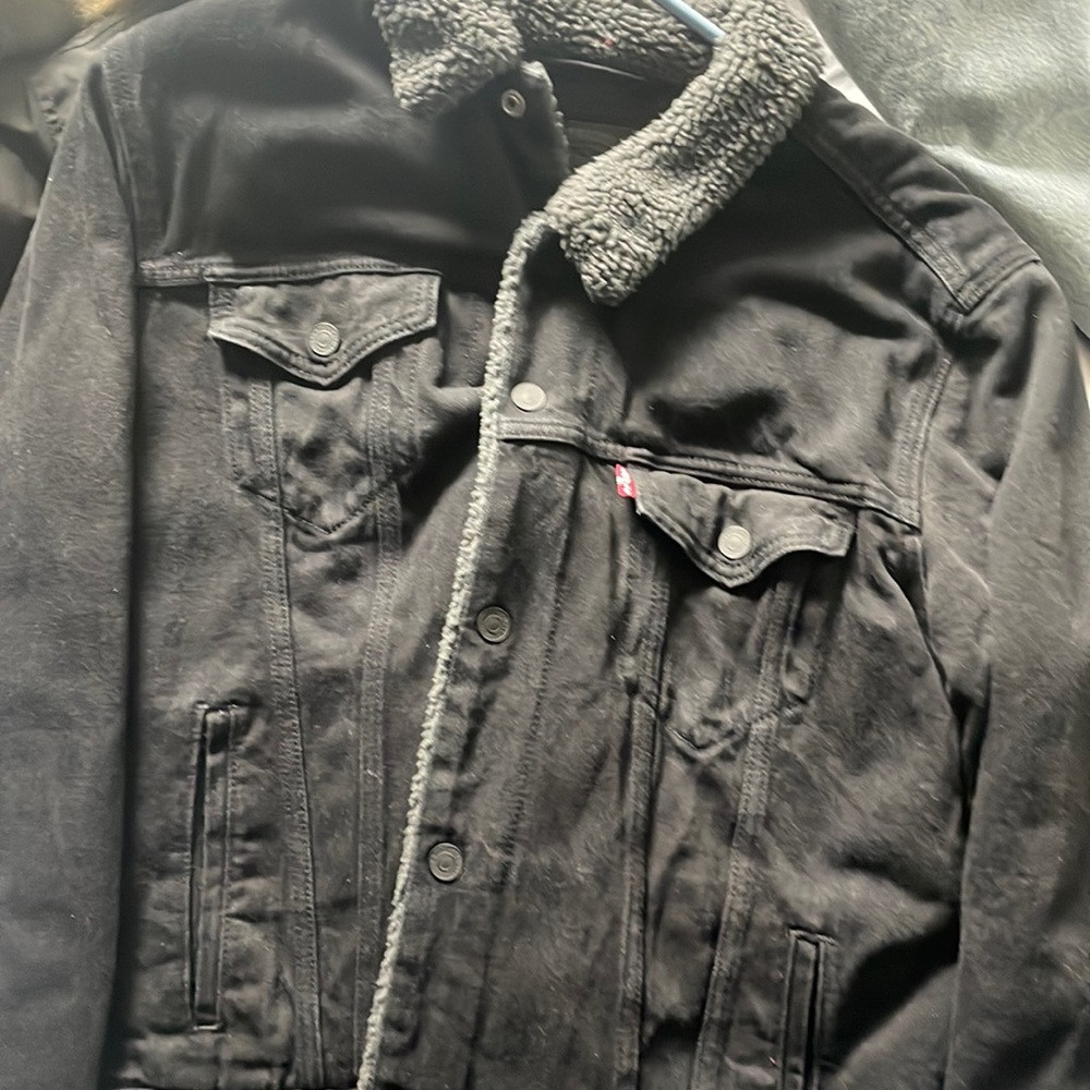 Black denim jacket with fur top size large brand new Levi’s